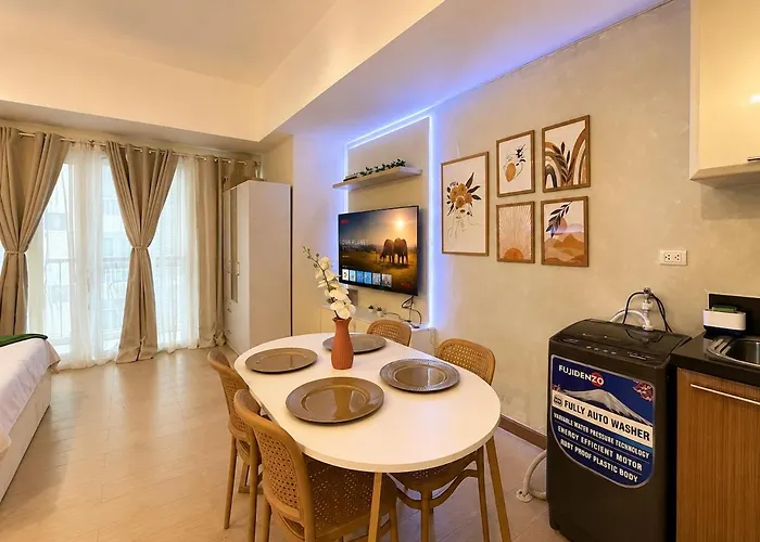 Luxury Near Venice Grand Canal Apartment Manila