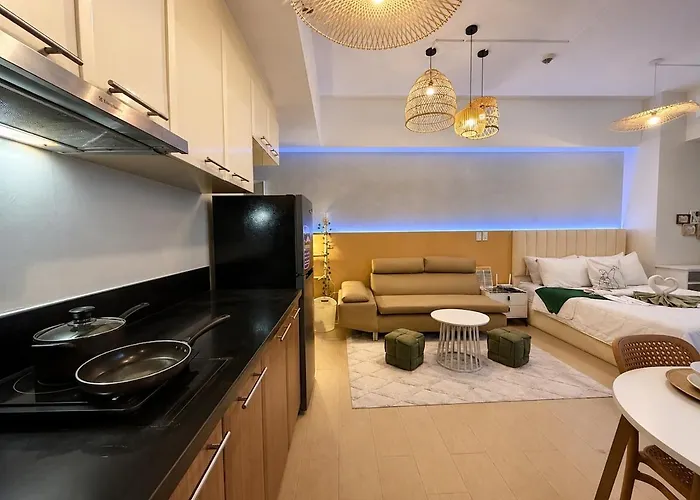 Luxury Near Venice Grand Canal Apartment Manila