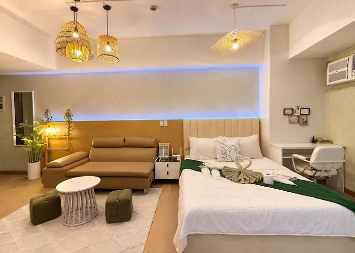 Luxury Near Venice Grand Canal Apartment Manila